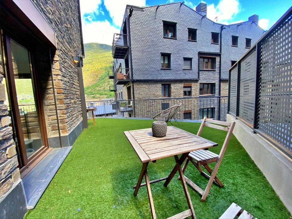 En Encamp, Anyó 2. Hasta 6 Personas Apartamento *